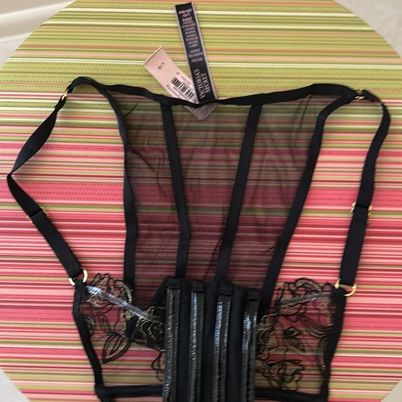 Victoria Secret - Picture 4 of 5